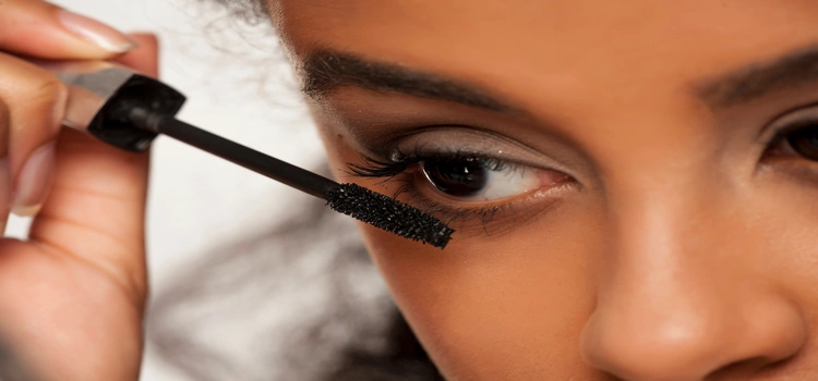 Apply Mascara to Lower Lashes Without Smudging