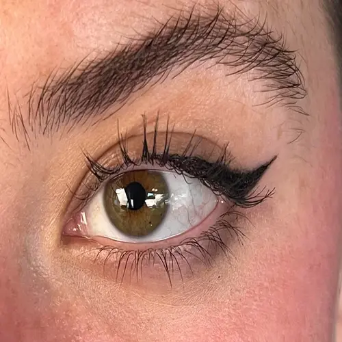 Why Mascara Smudging Under Eye