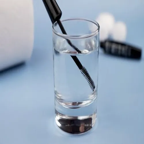 Use a Clean Mascara Wand