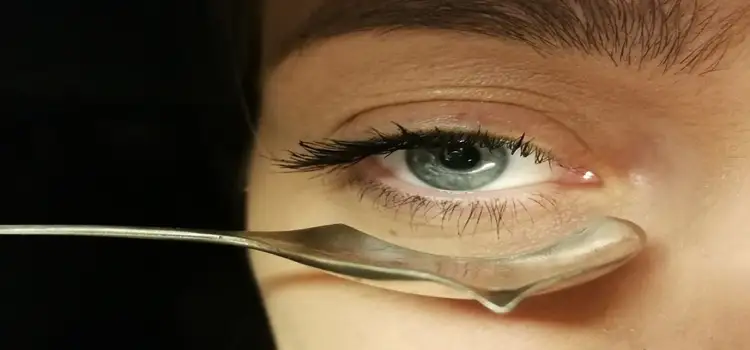 Curl Your Lashes Without an Eyelash Curler