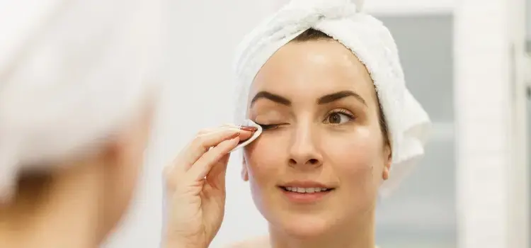 How to Remove Mascara with Vaseline