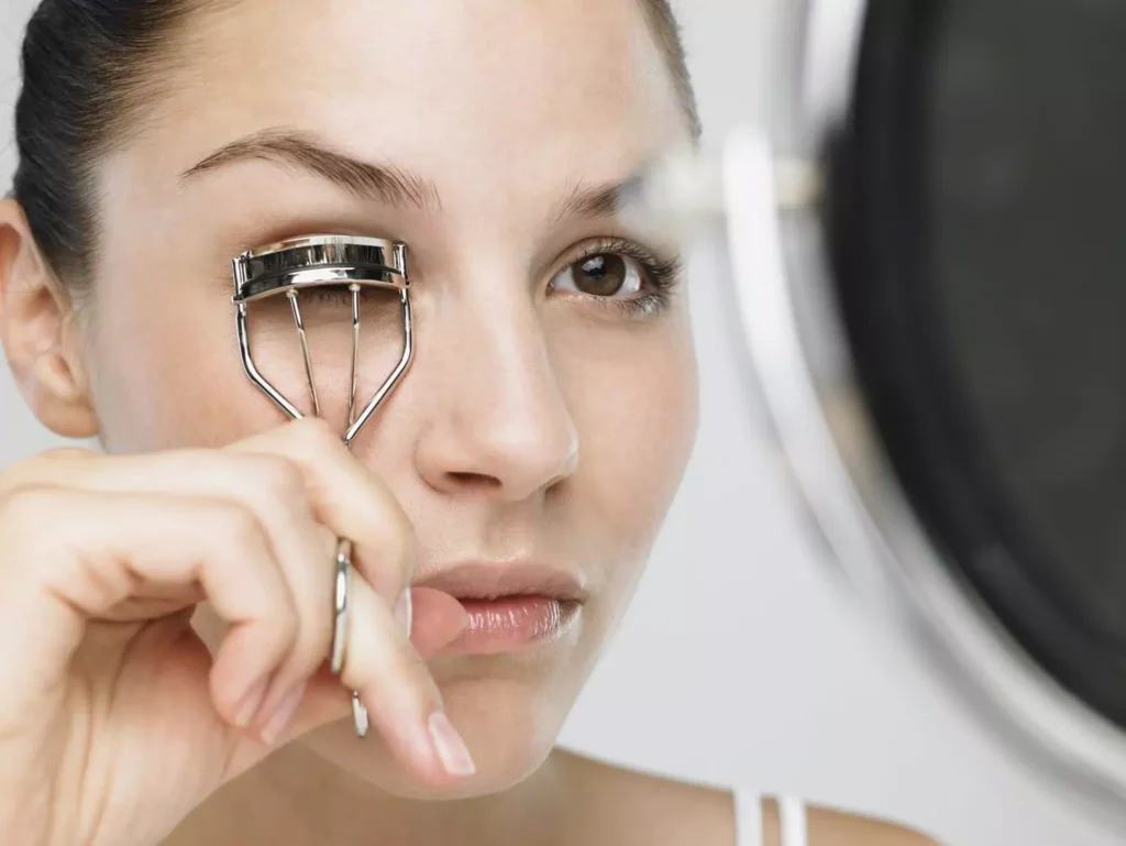 What Does an Eyelash Curler Do